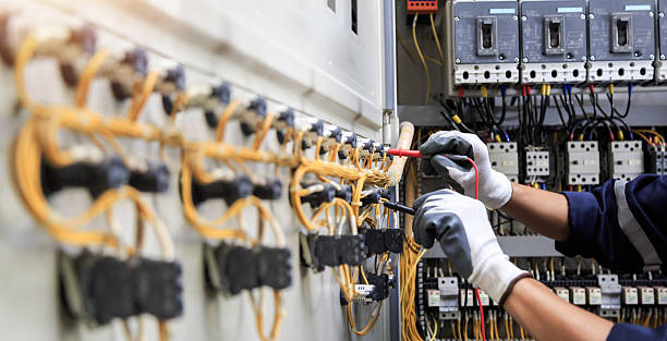 Professional Electrician technician working in Apollo Beach, FL